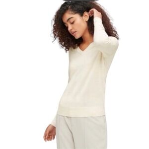 Uniqlo Off-White Cream Cashmere Blend V-Neck Lightweight Sweater Minimalist Sz M